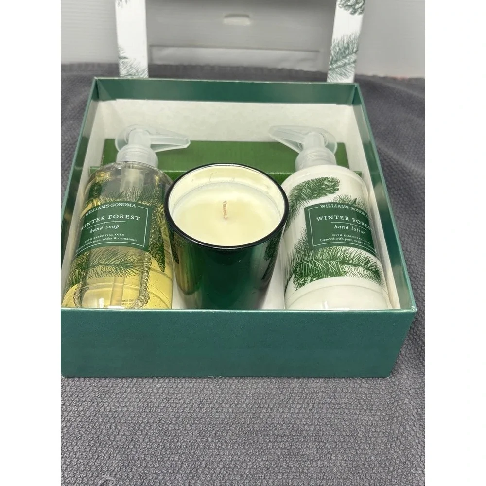Williams Sonoma Winter Forest Guest Essentials Kit Soap Lotion Candle Pine Cedar